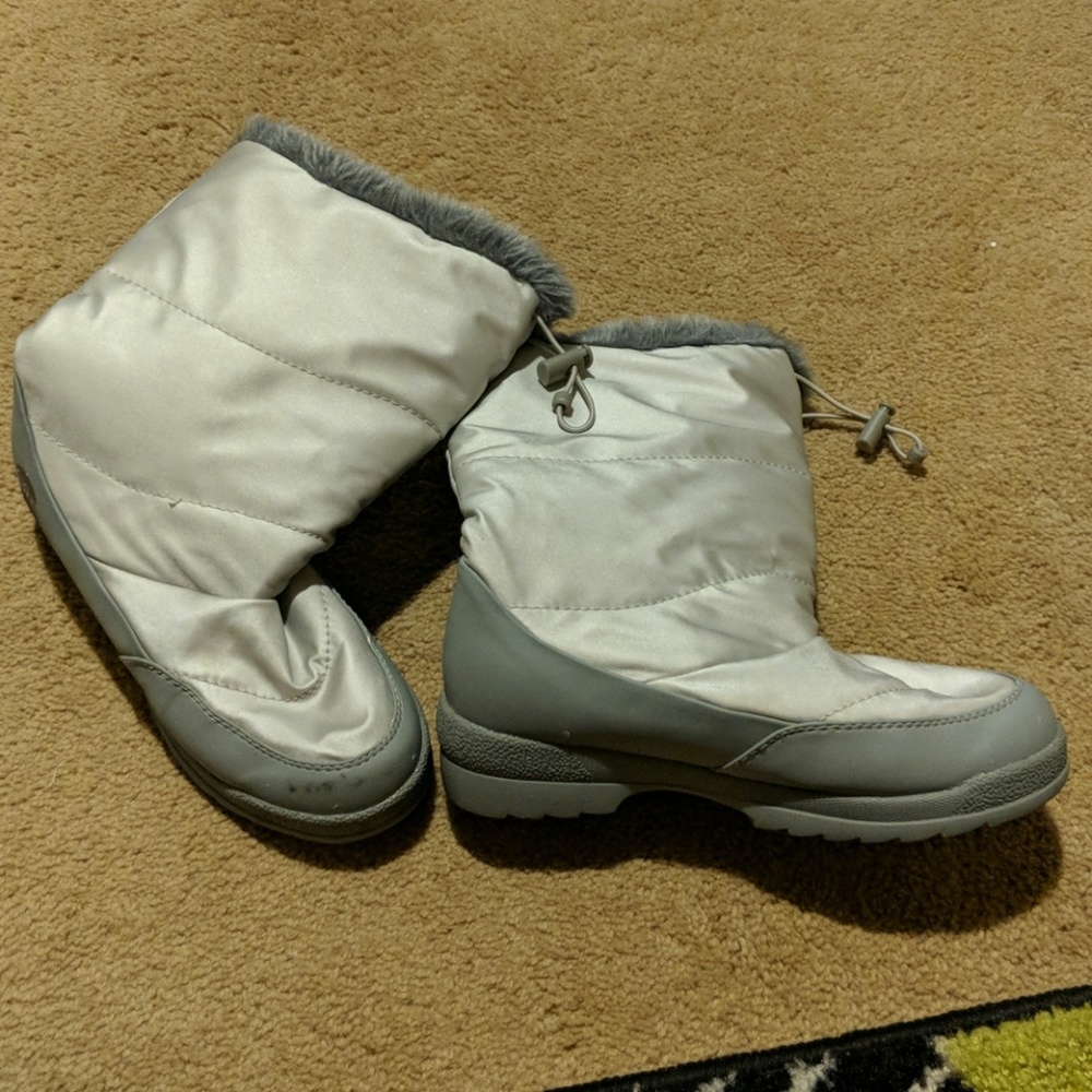 Totes 7 medium snow boots